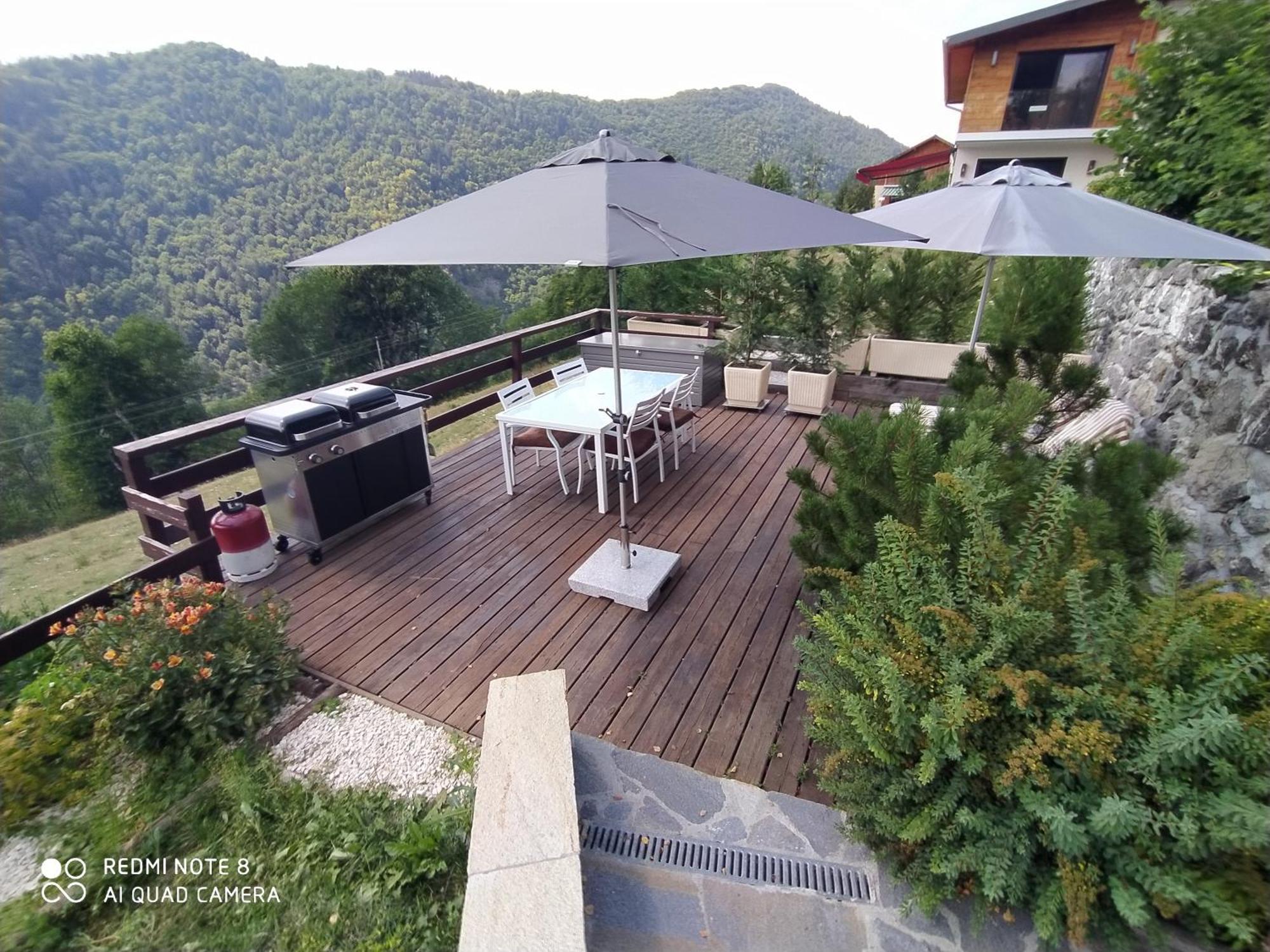 In The Heart Of Nature With An Unique View Plan Montmin Luaran gambar